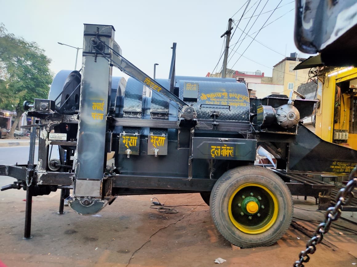 Side tokri double elevator taper gale ki machine thresher