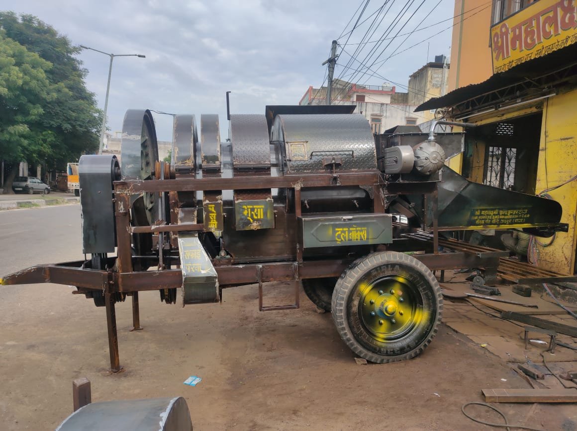 Three fan harambaa thresher machine